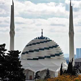 Marmara Üniversitesi İlahiyat Fakültesi Camii ve Kültür Merkezi