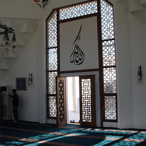 ベレキ・ベテュヤプ宗教団体の庭ジャーミー